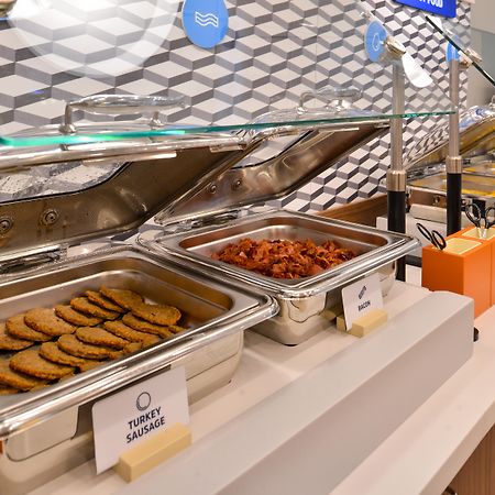 Holiday Inn Express & Suites Trinidad By Ihg Екстериор снимка