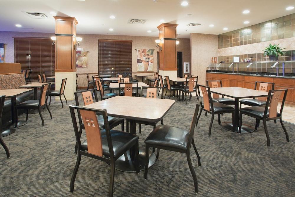 Holiday Inn Express & Suites Trinidad By Ihg Екстериор снимка