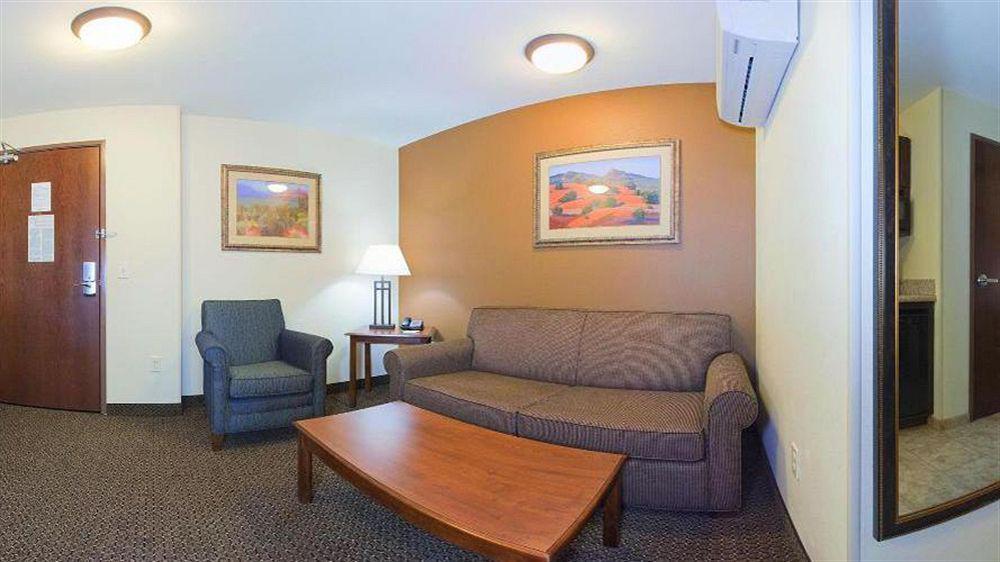 Holiday Inn Express & Suites Trinidad By Ihg Екстериор снимка