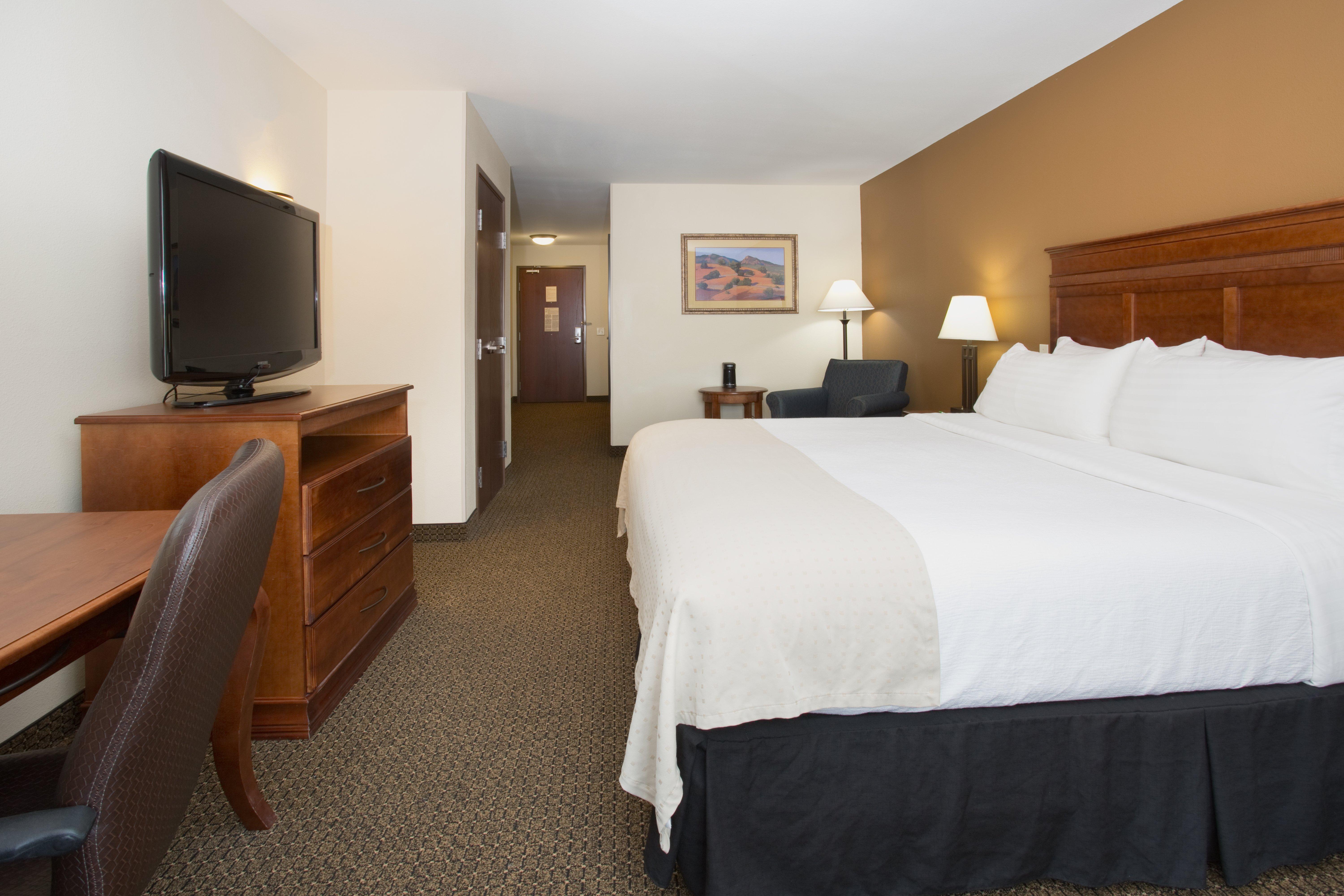 Holiday Inn Express & Suites Trinidad By Ihg Екстериор снимка