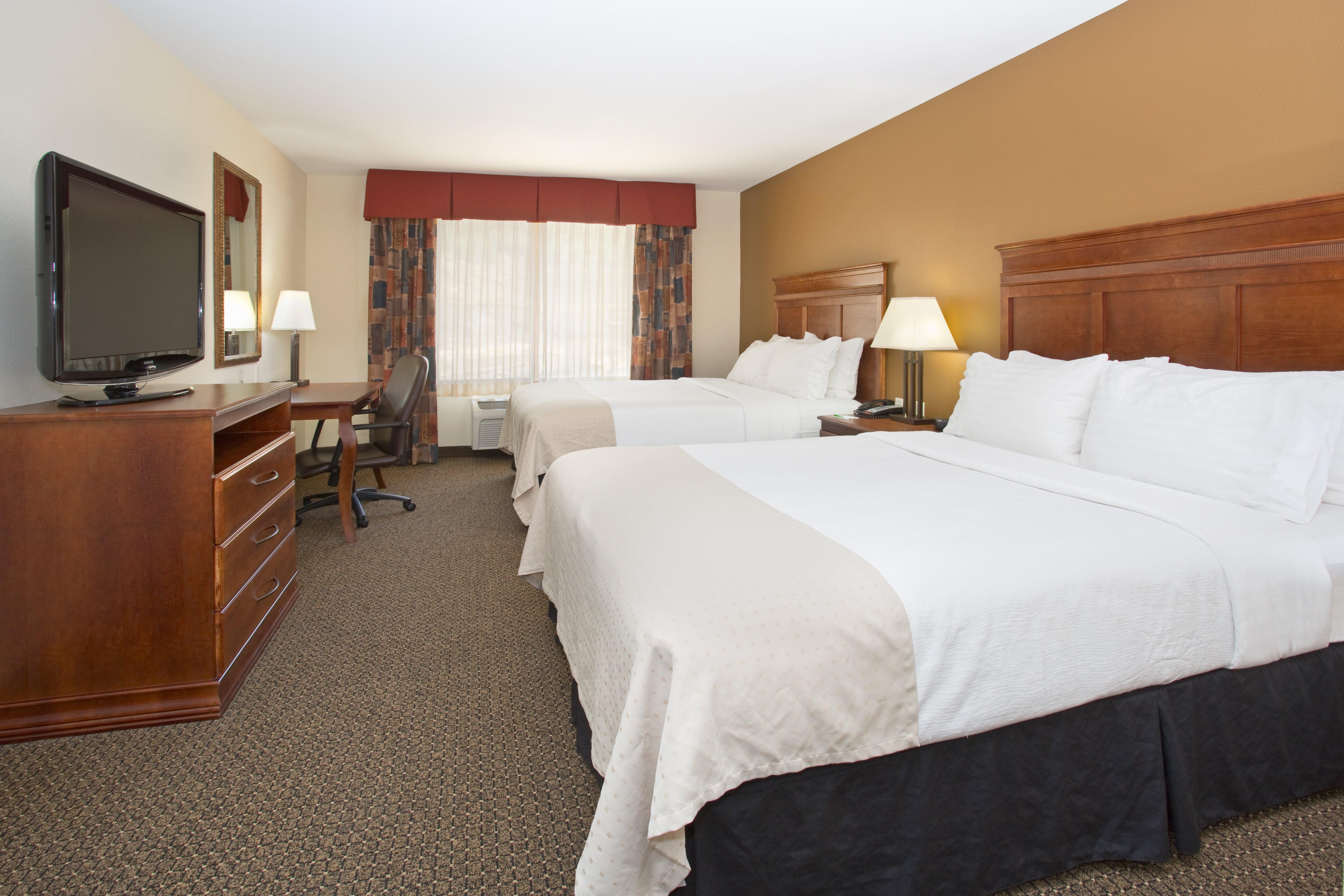 Holiday Inn Express & Suites Trinidad By Ihg Екстериор снимка