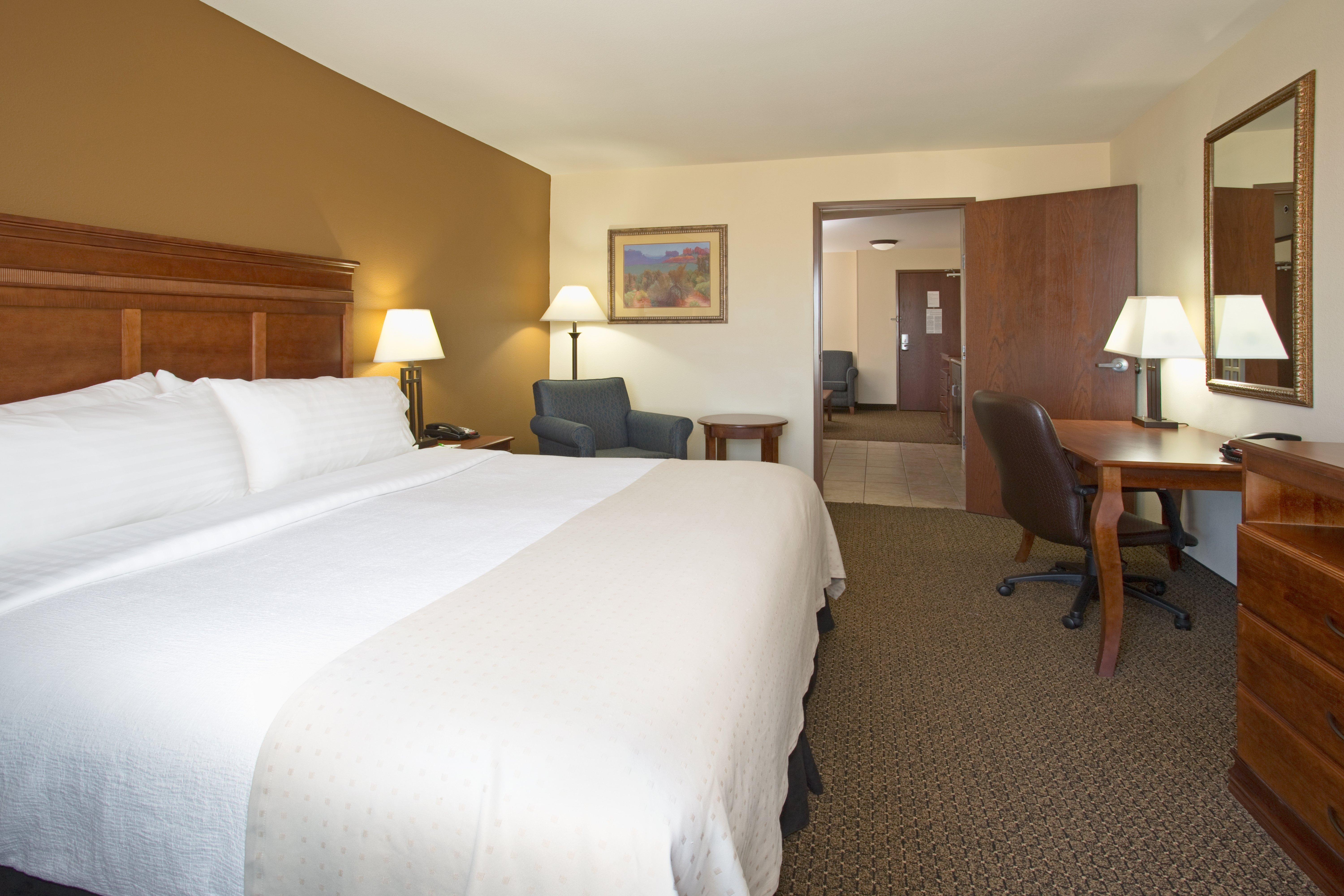 Holiday Inn Express & Suites Trinidad By Ihg Екстериор снимка