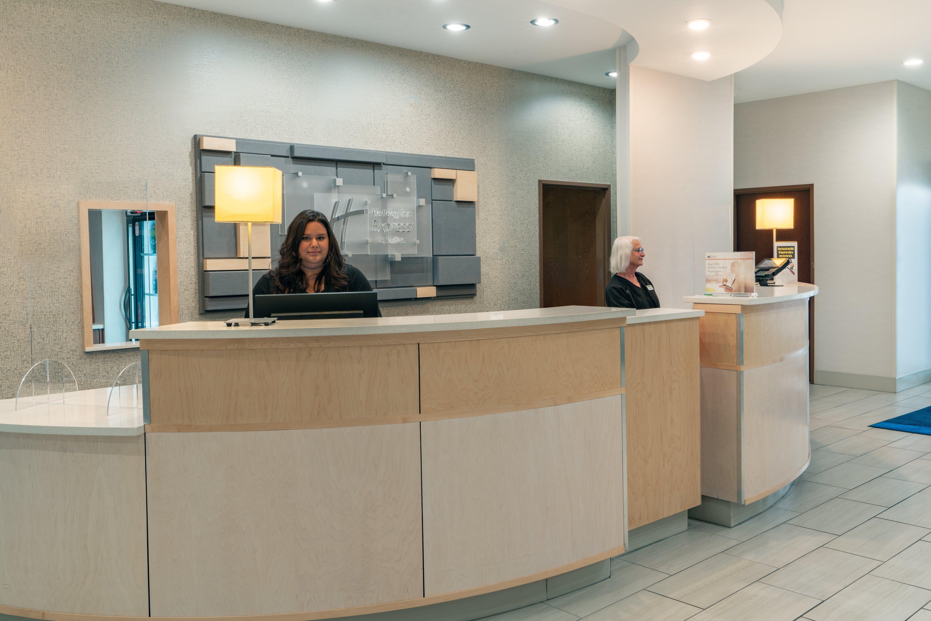 Holiday Inn Express & Suites Trinidad By Ihg Екстериор снимка