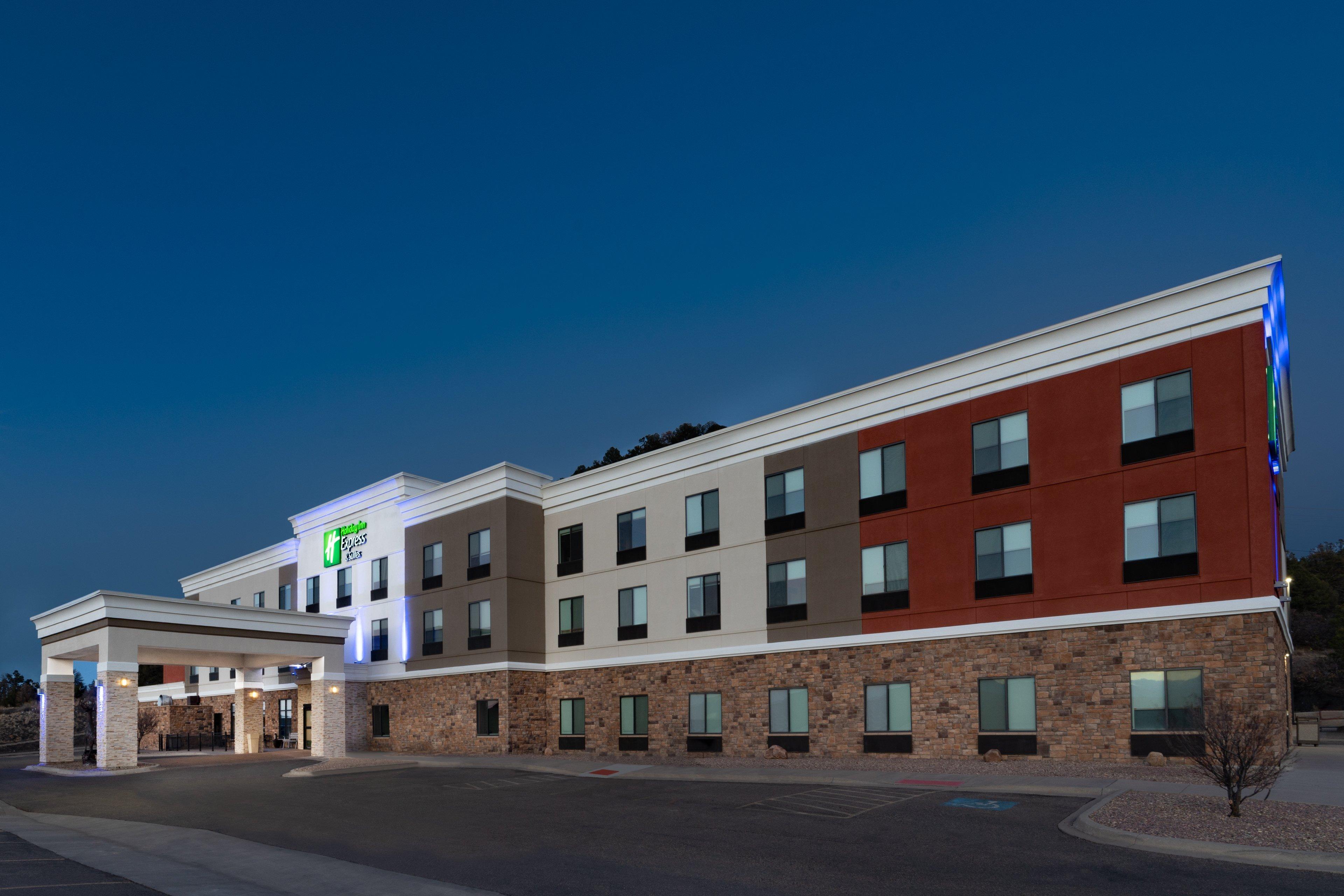 Holiday Inn Express & Suites Trinidad By Ihg Екстериор снимка