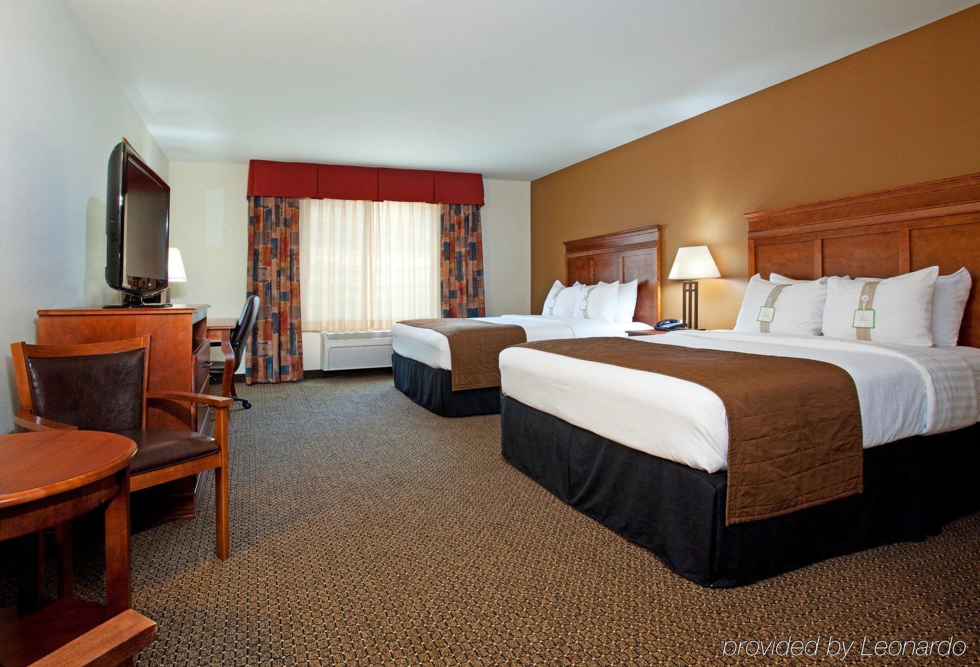 Holiday Inn Express & Suites Trinidad By Ihg Екстериор снимка