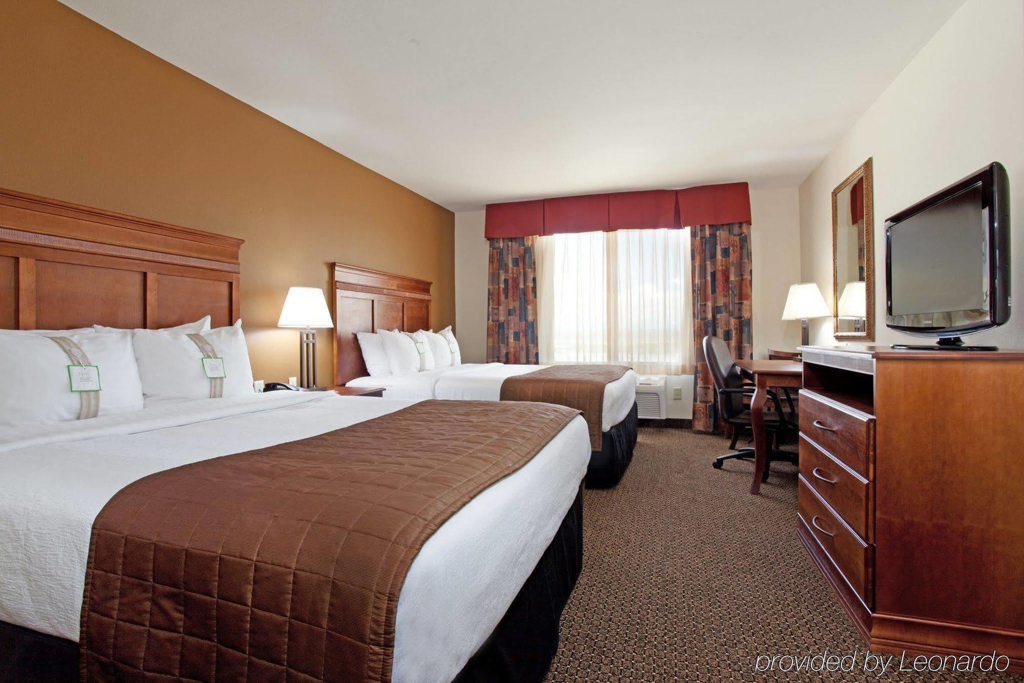 Holiday Inn Express & Suites Trinidad By Ihg Екстериор снимка